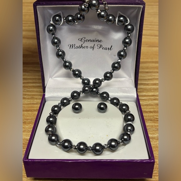 Genuine Mother of Pearl Necklace and Earring Set #4529 - Picture 2 of 7